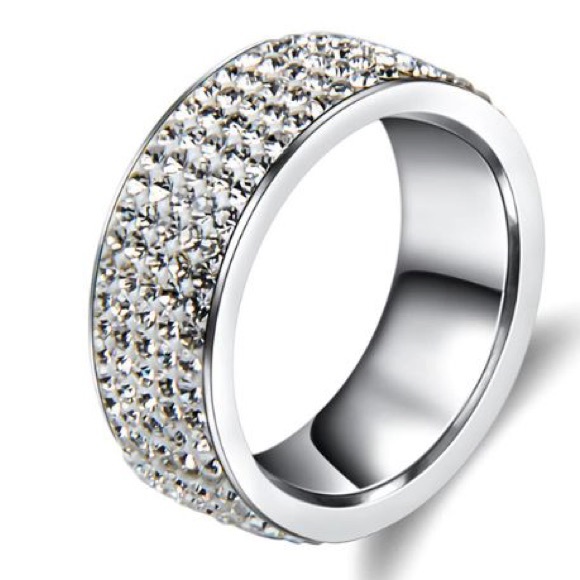 White Crystal 5 Row Stainless Steel Ring - Picture 4 of 4